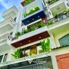Xây dựng công trình nhà ở 4 tầng đơn giản, thiết kế ban công với tiểu cảnh xanh mát